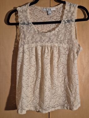 Forever 21 Cream Lace Sleeveless Camisole Top